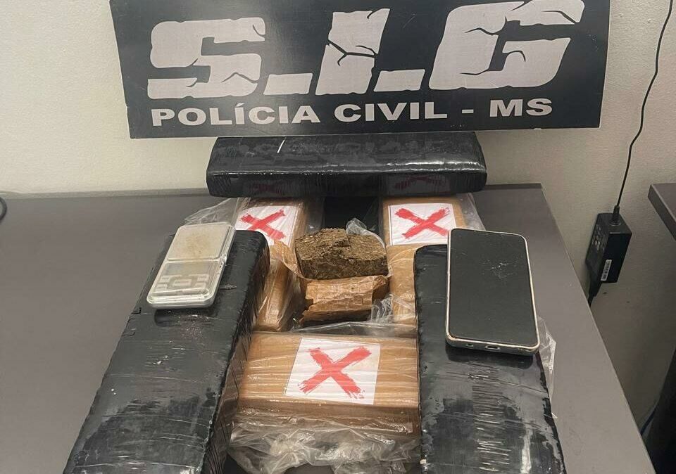 Imagem de compartilhamento para o artigo Durante caça a suspeito de feminicídio, polícia flagra mulher com 7,5 kg de maconha em MS da MS Todo dia